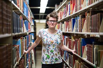 罗彻斯特大学英语专业学生的照片摄于拉什·里斯图书馆.